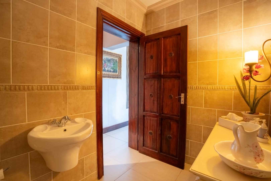 4 Bedroom Property for Sale in Croydon Western Cape